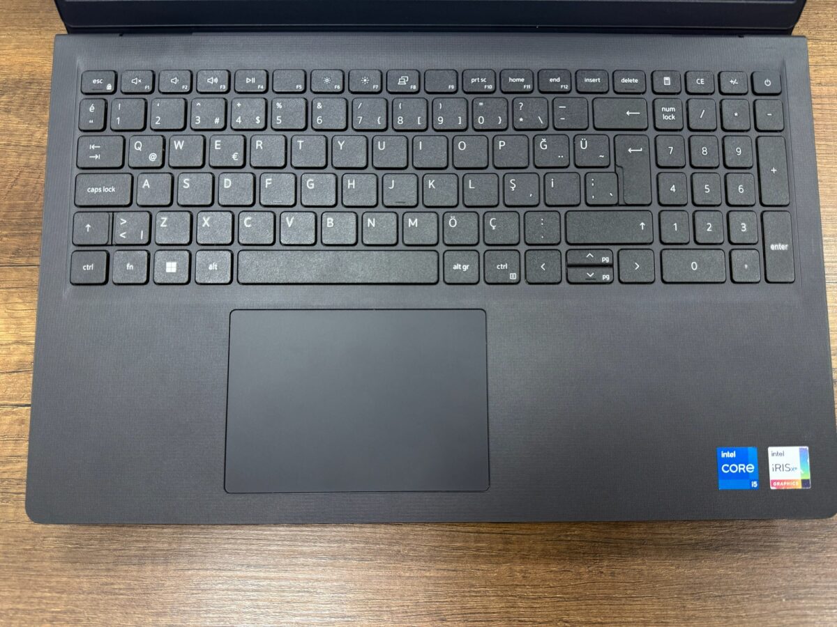 Dell Vostro 3520 i5-1235U 32GB RAM 2TB SSD W11 Pro 15.6" FHD Dizüstü Bilgisayar (İKİNCİ EL) - Görsel 2