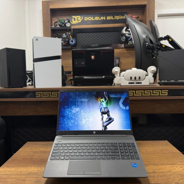 HP 250 G9 i5-1235U 8GB 256GB Iris Xe 15.6" FHD Dizüstü Bilgisayar (İKİNCİ EL)