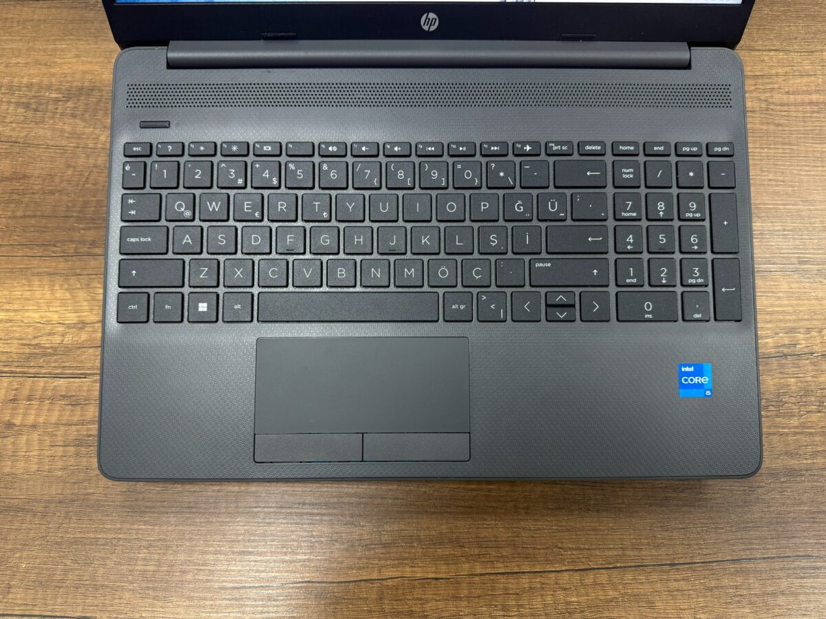HP 250 G9 i5-1235U 8GB 256GB Iris Xe 15.6" FHD Dizüstü Bilgisayar (İKİNCİ EL) - Görsel 2