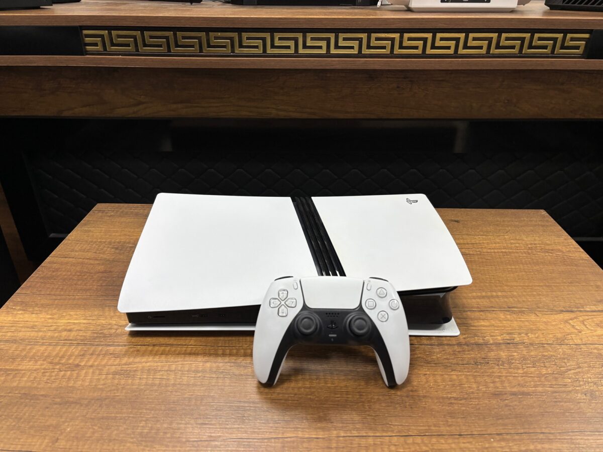 Sony PlayStation 5 Pro Tek Kol Kutulu Oyun Konsolu (İKİNCİ EL) - Görsel 2
