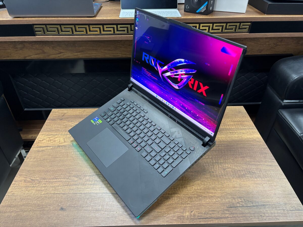 Asus ROG Strix Scar 18 G834JYR-R6019W i9-14900HX 32GB 2TB RTX4090 18" WQXGA Oyuncu Notebook (İKİNCİ EL) - Görsel 3
