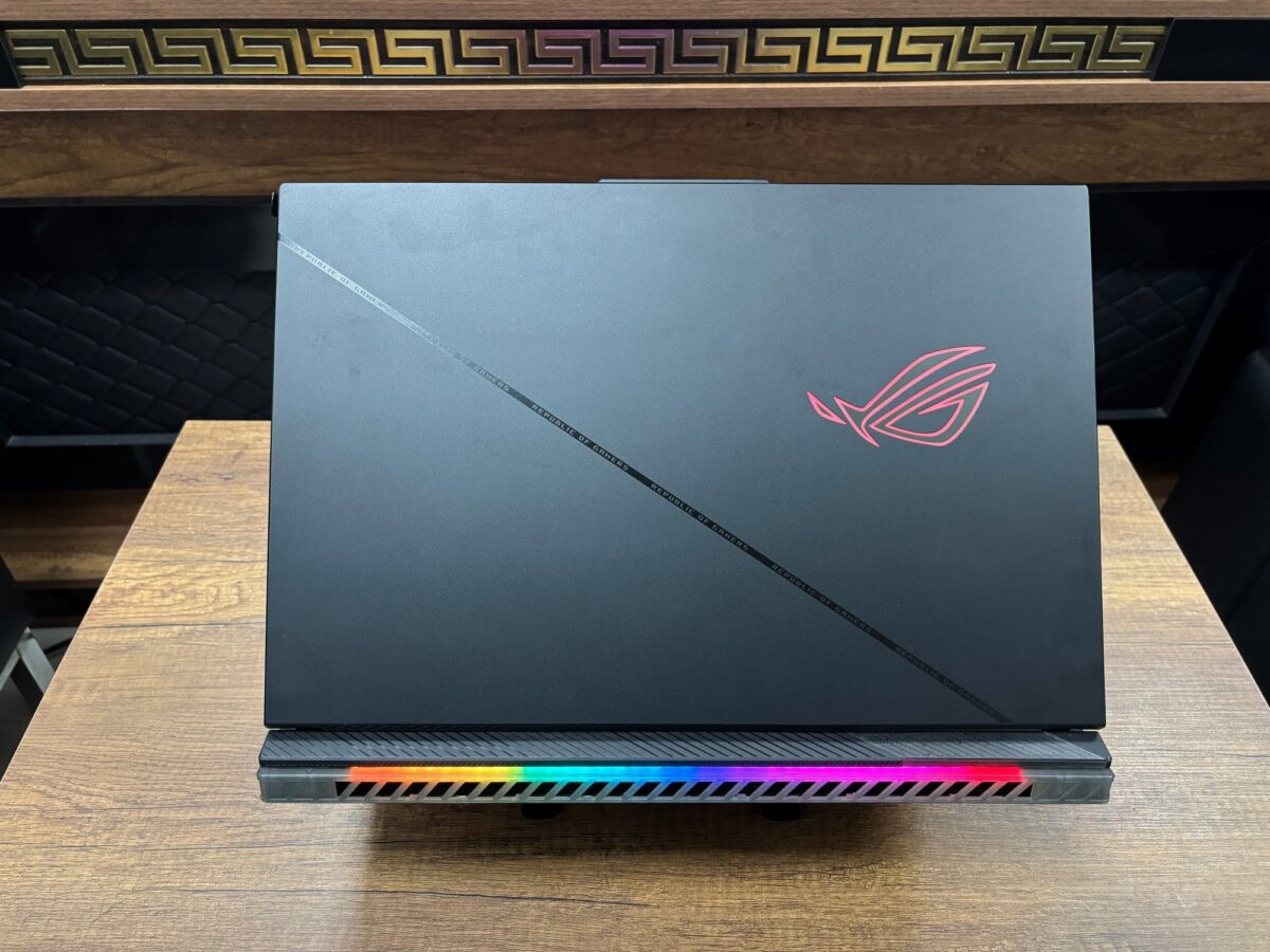 Asus ROG Strix Scar 18 G834JYR-R6019W i9-14900HX 32GB 2TB RTX4090 18" WQXGA Oyuncu Notebook (İKİNCİ EL) - Görsel 4