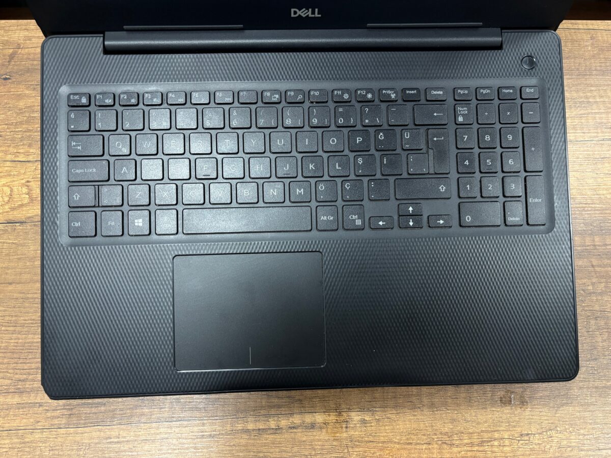 Dell Inspiron 3581 i3 7020U 8GB RAM 256GB SSD Radeon 520 2GB 15.6" FHD Notebook (İKİNCİ EL) - Görsel 2
