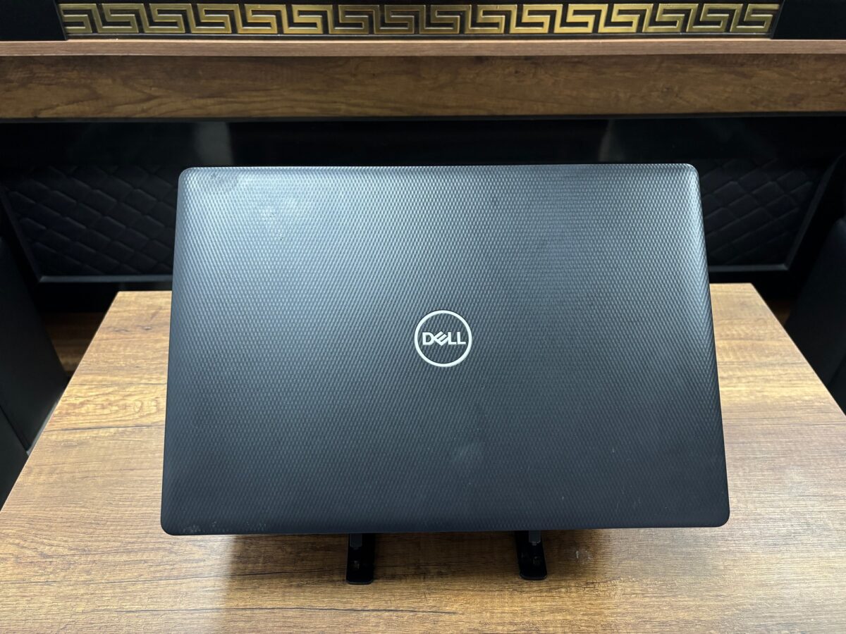Dell Inspiron 3581 i3 7020U 8GB RAM 256GB SSD Radeon 520 2GB 15.6" FHD Notebook (İKİNCİ EL) - Görsel 4