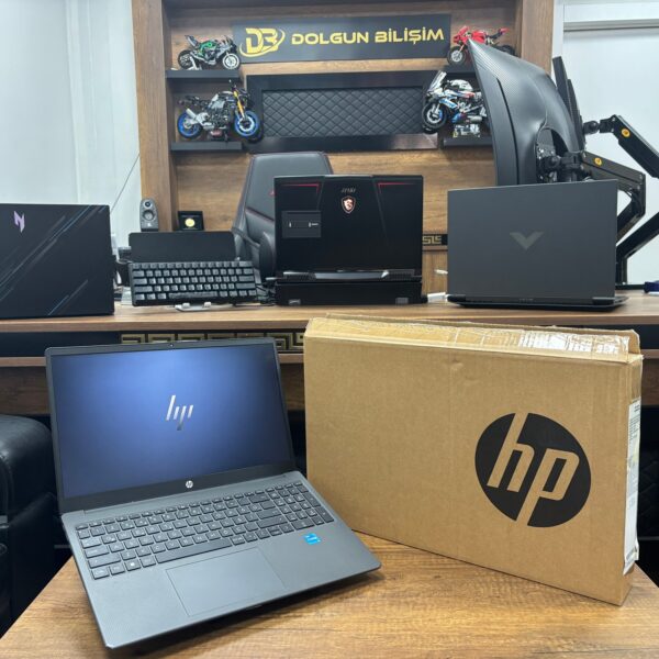 HP 15-FD0033NT i3 1315U 8GB 256GB 15.6" FHD 88T69EA Dizüstü Bilgisayar (İKİNCİ EL)