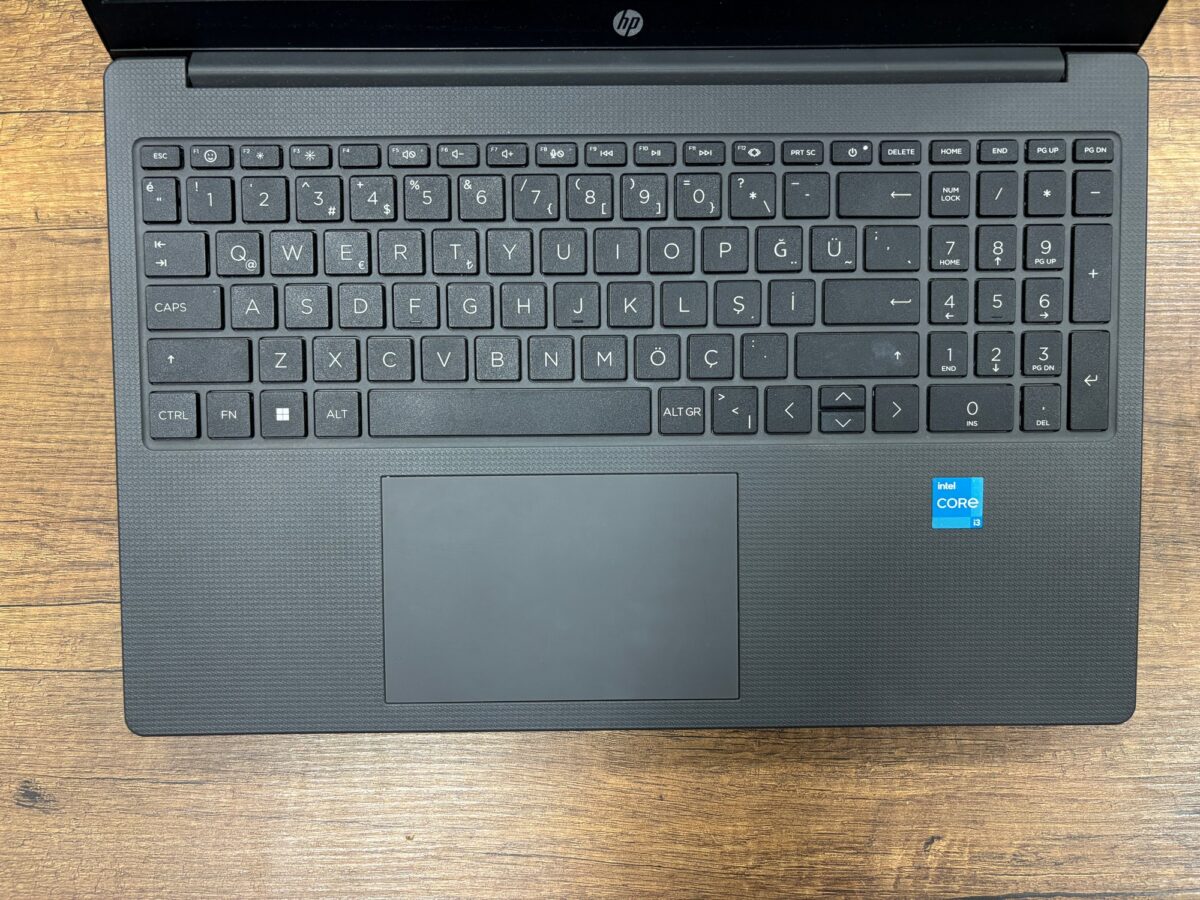 HP 15-FD0033NT i3-1315U 8GB RAM 256GB SSD 15.6" FHD 88T69EA Notebook (İKİNCİ EL) - Görsel 2