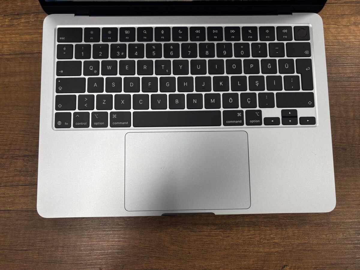 MacBook Air M4 16GB RAM 256GB SSD 13.6" MC6T4TU/A Gök Mavisi Notebook (İKİNCİ EL) - Görsel 2