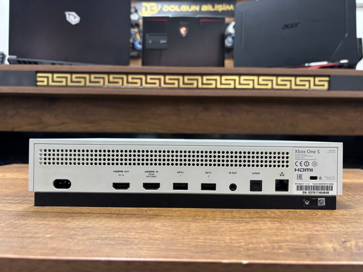 Microsoft Xbox One S 500 GB Tek Kol Oyun Konsolu (İKİNCİ EL) - Görsel 3