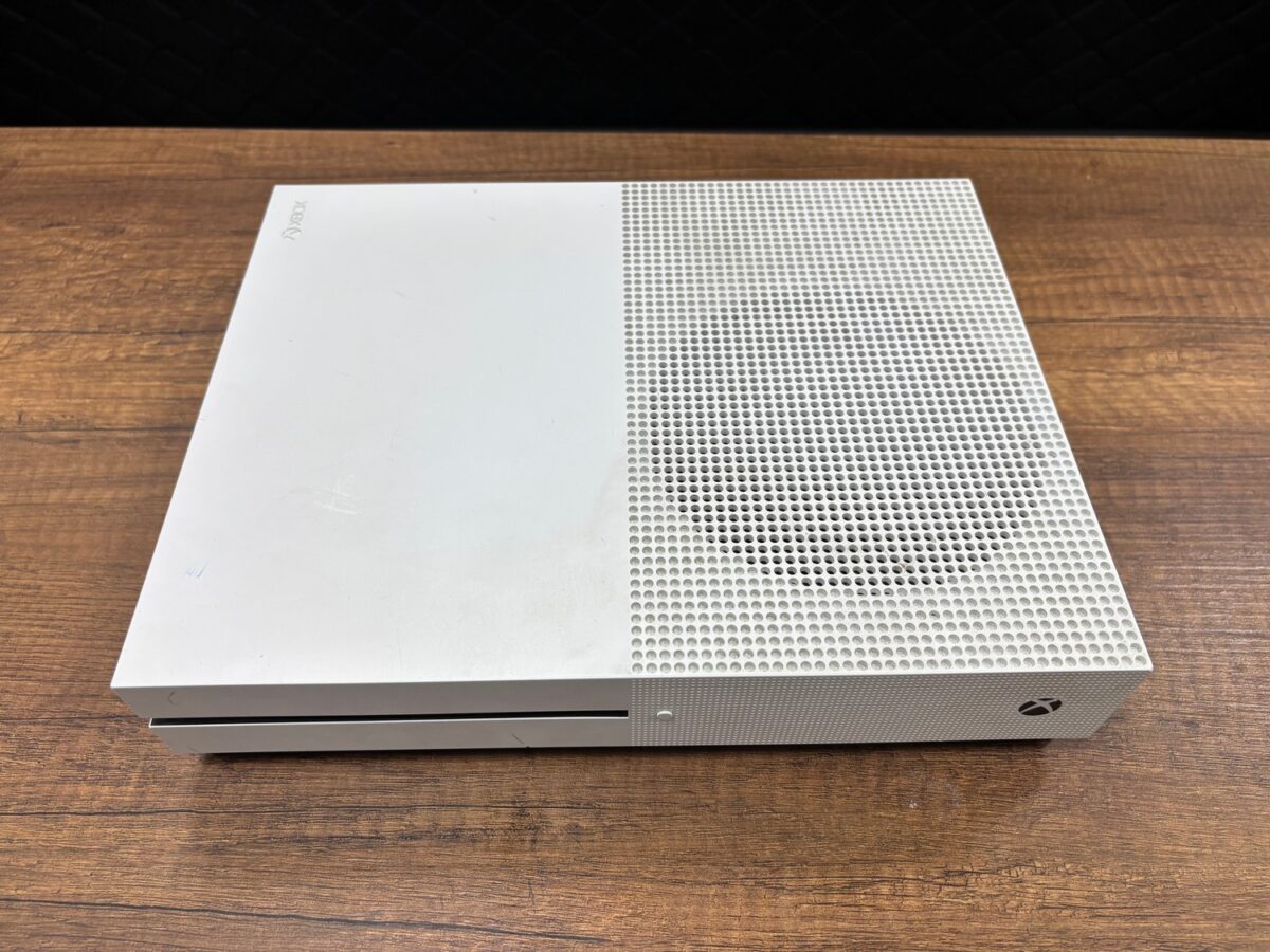 Microsoft Xbox One S 500 GB Tek Kol Oyun Konsolu (İKİNCİ EL) - Görsel 4