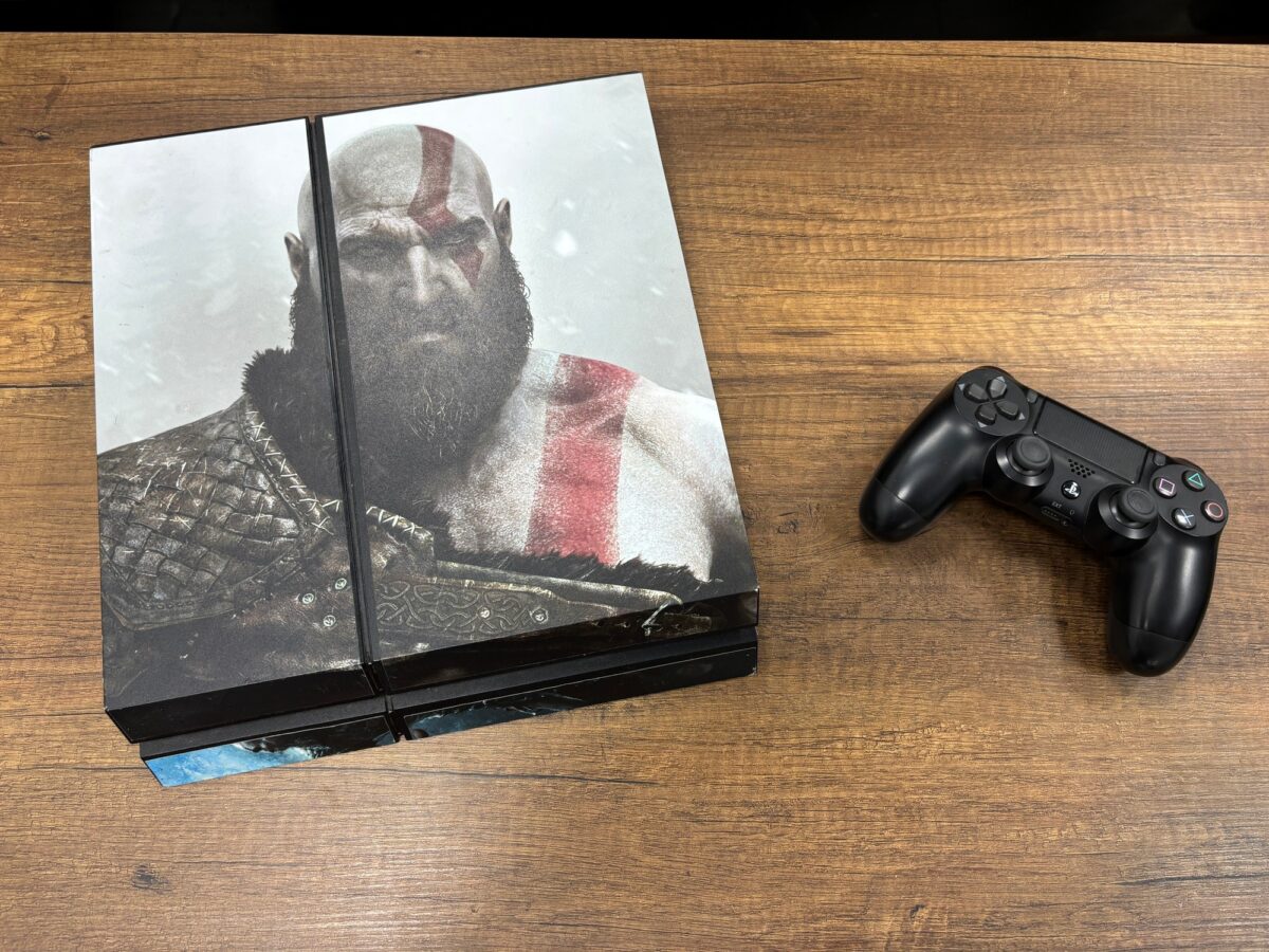 Sony PlayStation 4 Fat Kasa God Of War Kaplamalı Tek Kol 500GB Oyun Konsolu (İKİNCİ EL) - Görsel 3