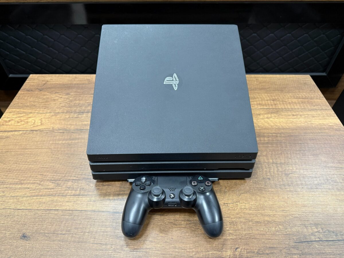 Sony PlayStation 4 Pro 1TB CUH-7016B Tek Kol Oyun Konsolu (İKİNCİ EL) - Görsel 2