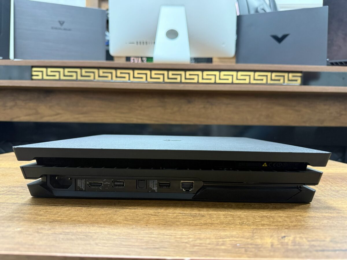 Sony PlayStation 4 Pro 1TB CUH-7016B Tek Kol Oyun Konsolu (İKİNCİ EL) - Görsel 5