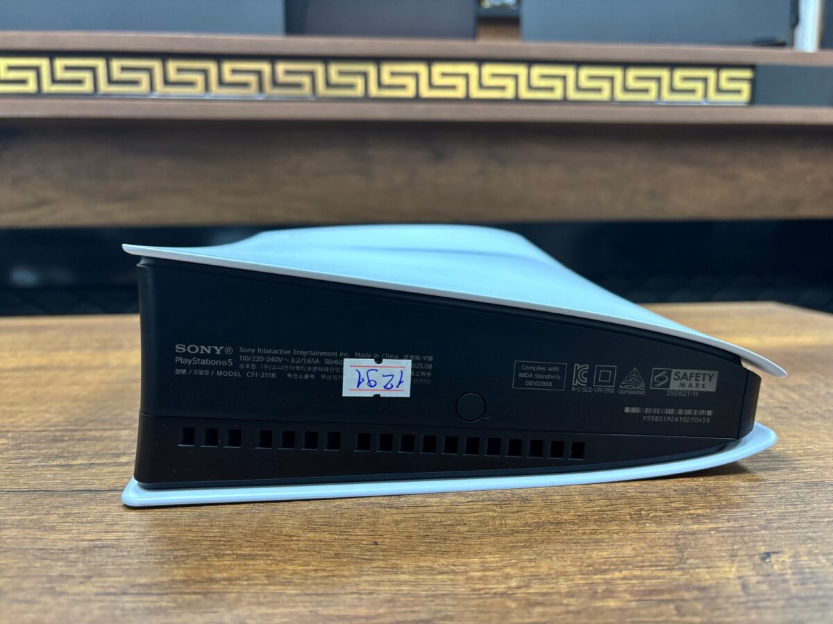 Sony PlayStation 5 Slim Digital Tek Kol CFI-2118 Oyun Konsolu (İKİNCİ EL) - Görsel 4