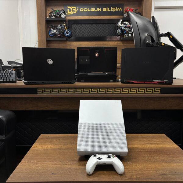 Microsoft Xbox One S Dijital 1 TB Tek Kol Oyun Konsolu (İKİNCİ EL)
