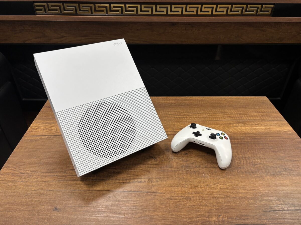 Microsoft Xbox One S Dijital 1 TB Tek Kol Oyun Konsolu (İKİNCİ EL) - Görsel 2