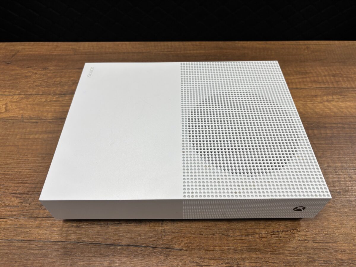 Microsoft Xbox One S Dijital 1 TB Tek Kol Oyun Konsolu (İKİNCİ EL) - Görsel 3