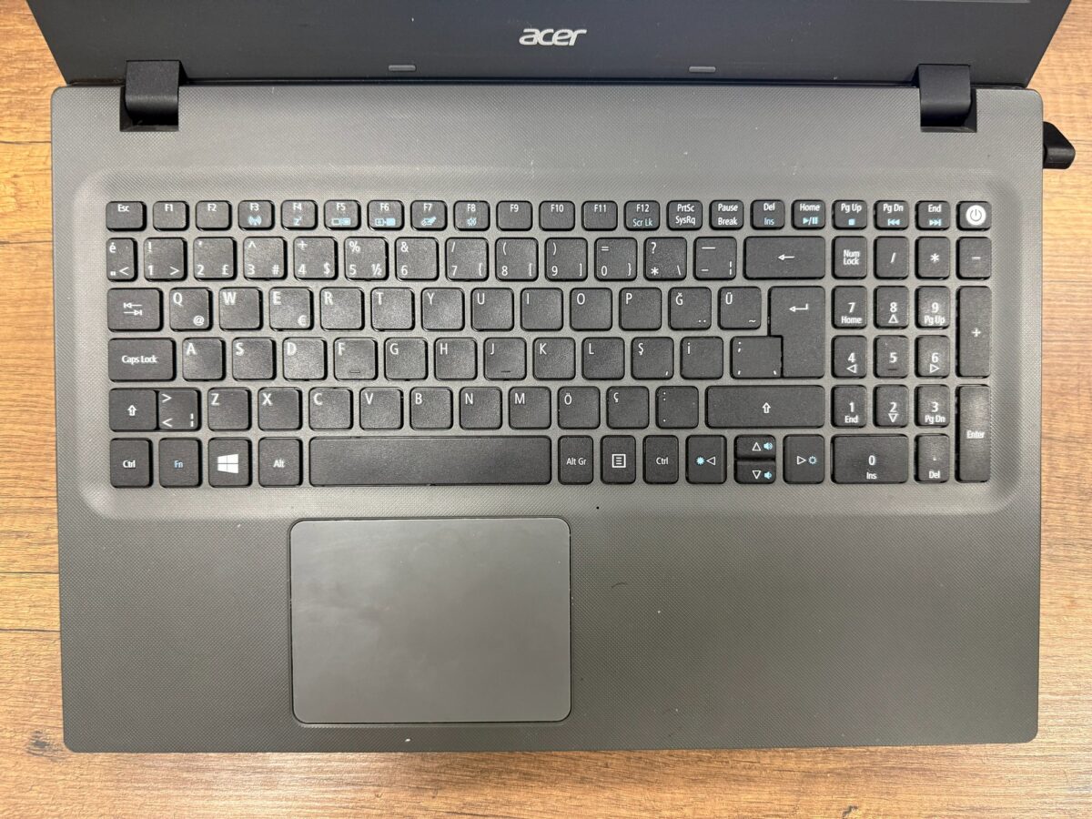 Acer Aspire ES573-N15Q1 i5-4200U 4GB 240GB 920M 2GB 15.6" Notebook (İKİNCİ EL) - Görsel 2