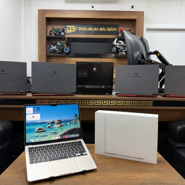 Apple MacBook Air M5 16GB 512GB 13.6" MDHA4TU/A Notebook (İKİNCİ EL)