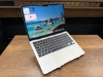 Apple MacBook Air M5 16GB 512GB 13.6" MDHA4TU/A Notebook (İKİNCİ EL) - Görsel 3