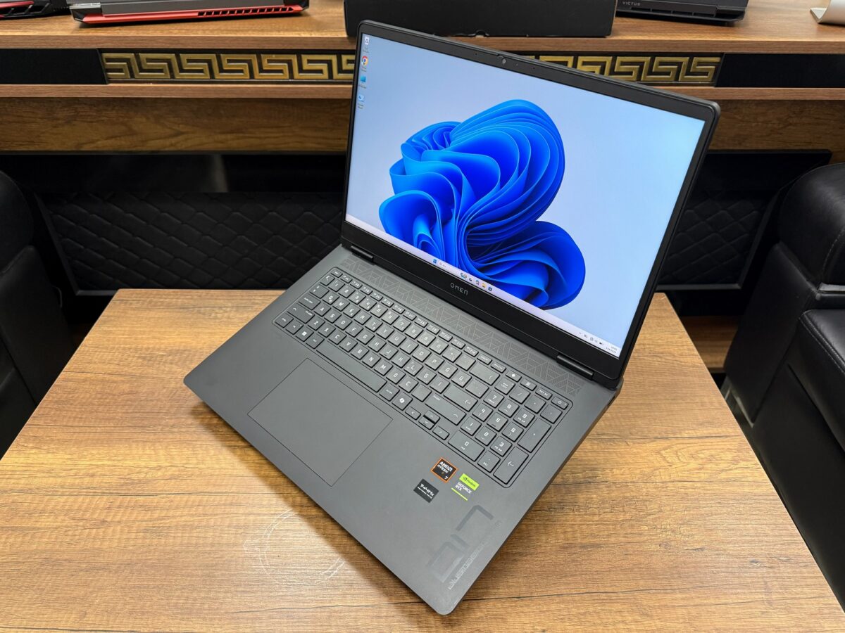 HP Omen 17-DB0019NT Ryzen 7 8845HS 32GB 1TB RTX4070 8GB 17.3" 144Hz Gaming Notebook (İKİNCİ EL) - Görsel 3