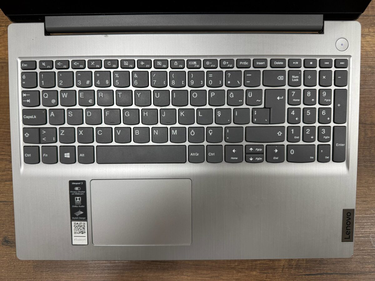 Lenovo IdeaPad 3 81W1005VTX Ryzen 3 3250U 4GB 128GB 15.6" Notebook (İKİNCİ EL) - Görsel 2