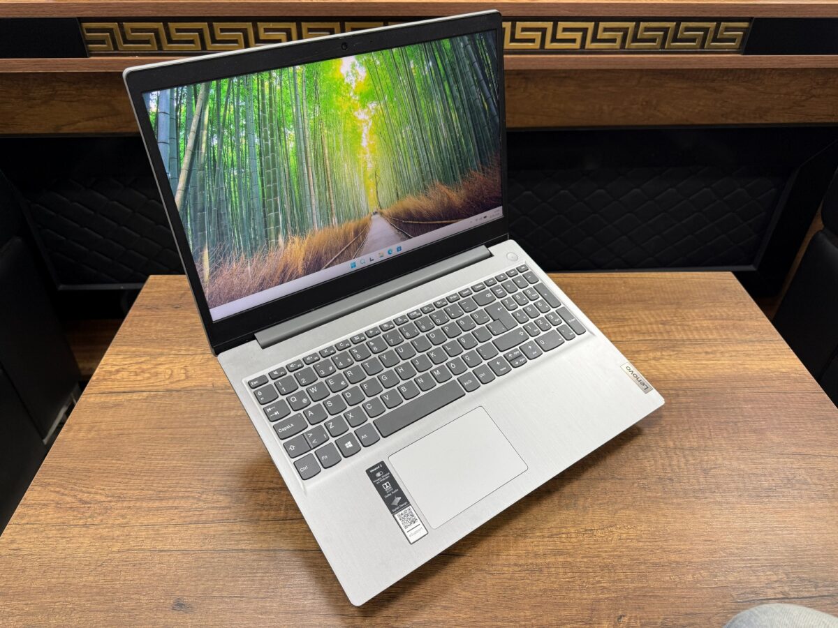 Lenovo IdeaPad 3 81W1005VTX Ryzen 3 3250U 4GB 128GB 15.6" Notebook (İKİNCİ EL) - Görsel 3