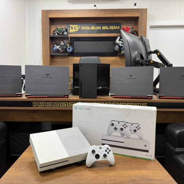 Microsoft Xbox One S CD'li Sürüm Tek Kol Oyun Konsolu (İKİNCİ EL)