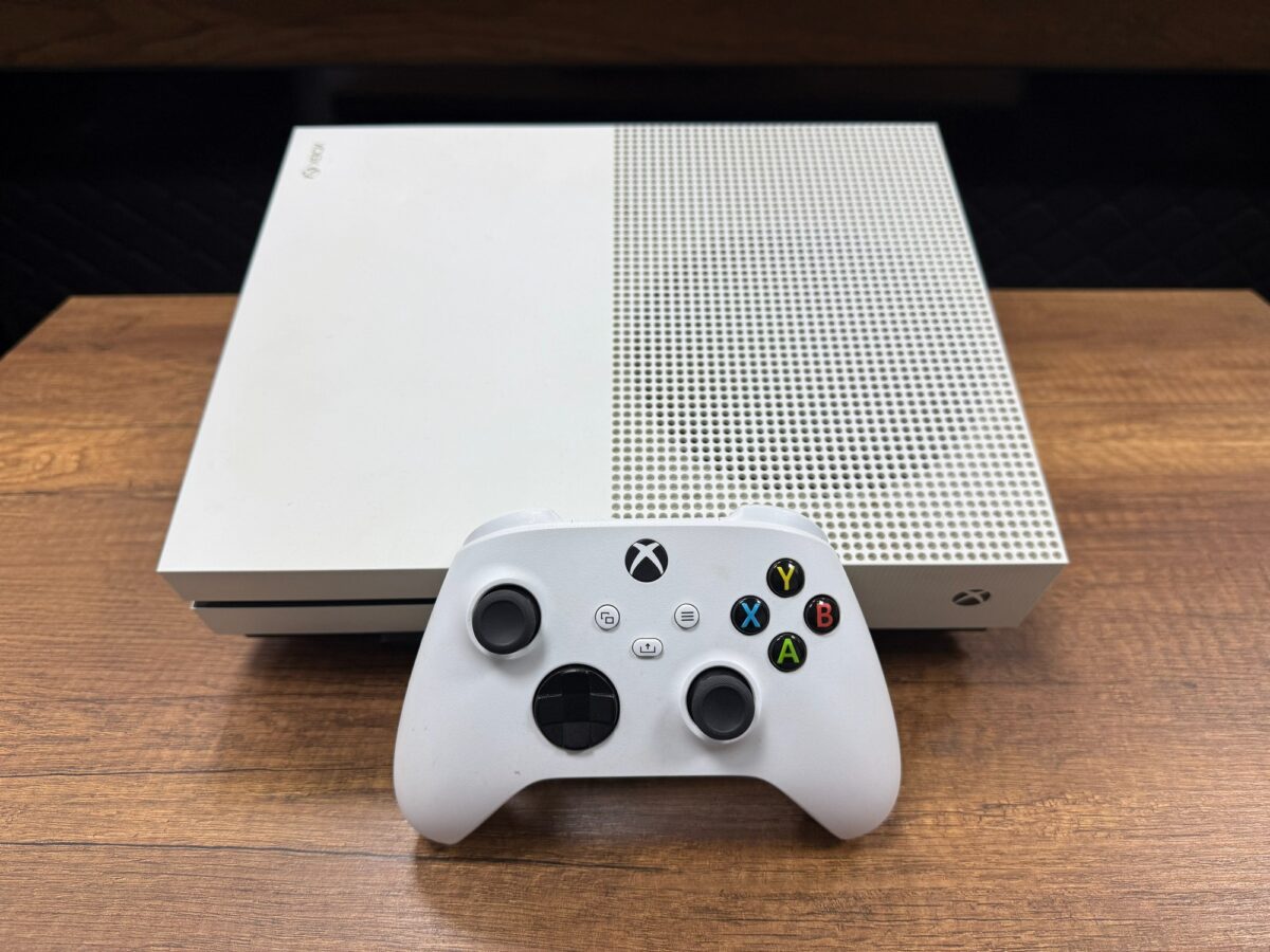 Microsoft Xbox One S CD'li Sürüm Tek Kol Oyun Konsolu (İKİNCİ EL) - Görsel 3