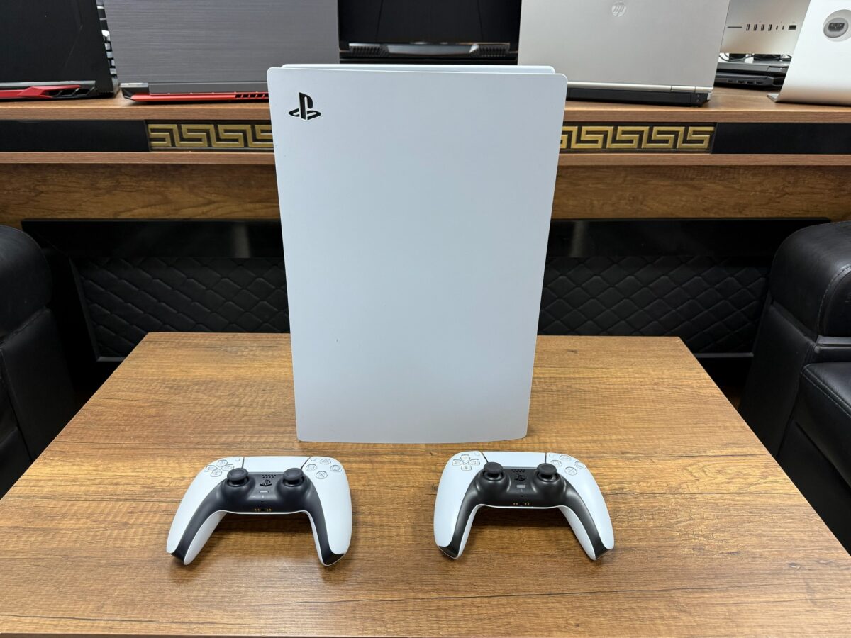 Sony PlayStation 5 Standart CD'li Çift Kol Çantalı Oyun Konsolu (İKİNCİ EL) - Görsel 2