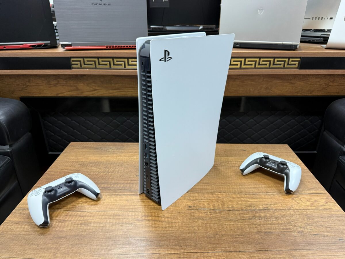 Sony PlayStation 5 Standart CD'li Çift Kol Çantalı Oyun Konsolu (İKİNCİ EL) - Görsel 3