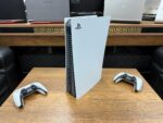 Sony PlayStation 5 Standart CD'li Çift Kol Çantalı Oyun Konsolu (İKİNCİ EL) - Görsel 3