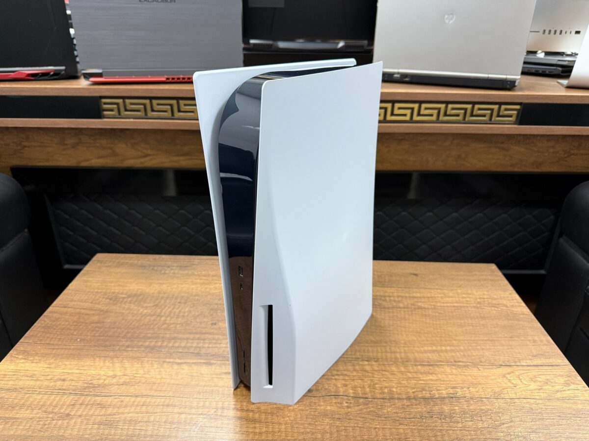 Sony PlayStation 5 Standart CD'li Çift Kol Çantalı Oyun Konsolu (İKİNCİ EL) - Görsel 4