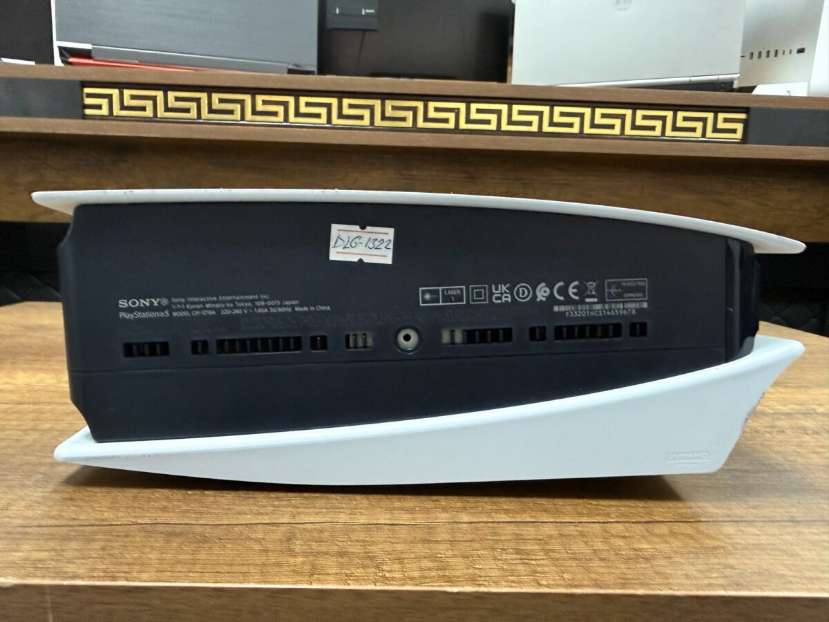 Sony PlayStation 5 Standart CD'li Çift Kol Çantalı Oyun Konsolu (İKİNCİ EL) - Görsel 5
