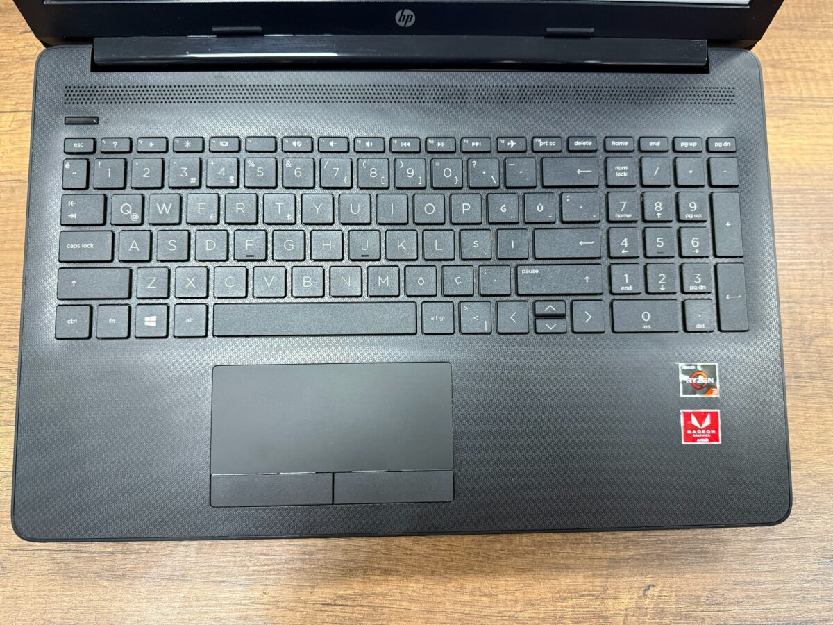 HP 15-DB1030NT AMD Ryzen 3 3200U 8GB RAM 128GB SSD 15.6" HD 7DT33EA Notebook (İKİNCİ EL) - Görsel 2