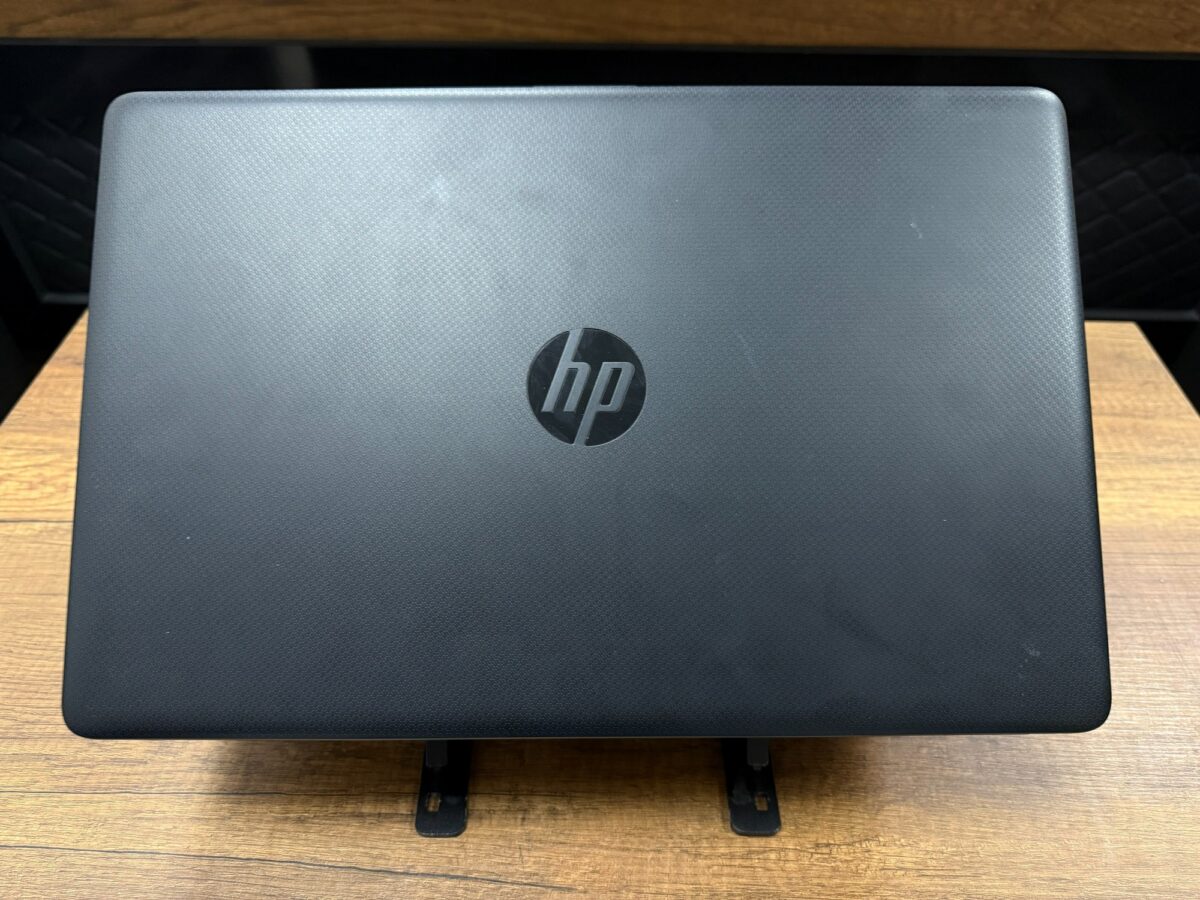 HP 15-DB1030NT AMD Ryzen 3 3200U 8GB RAM 128GB SSD 15.6" HD 7DT33EA Notebook (İKİNCİ EL) - Görsel 4
