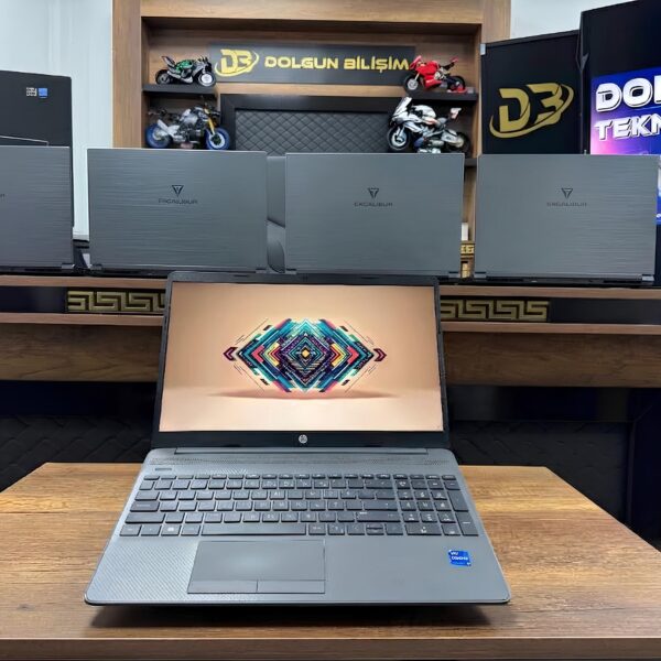 HP 250 G8 Intel Core i7-1165G7 16GB 256GB Iris Xe 15.6" FHD 34N99ES Notebook (İKİNCİ EL)