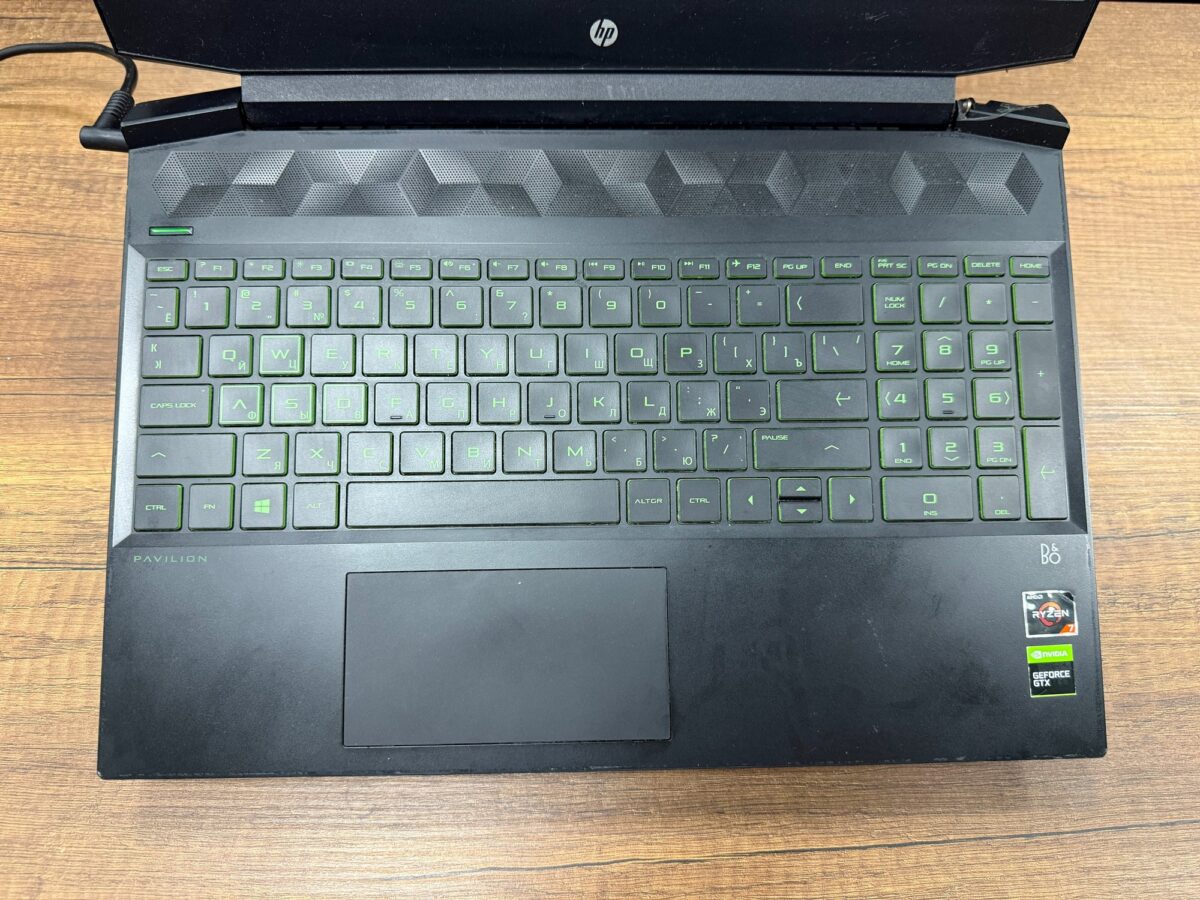 HP Pavilion Gaming 15-EC0037UR AMD Ryzen 7 3750H 16GB RAM 256GB SSD GTX1650 15.6" FHD Gaming Notebook (İKİNCİ EL) - Görsel 2