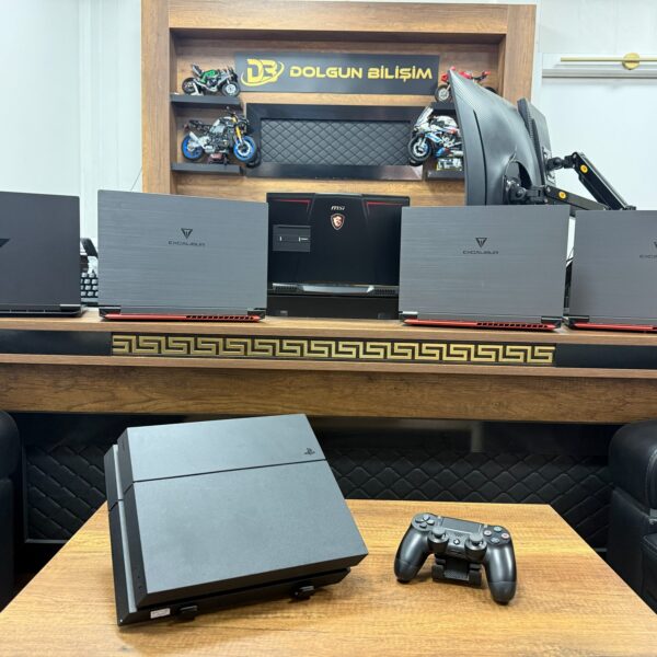 Sony PlayStation 4 Mat Kasa Tek Kol 1TB CUH-1216A Oyun Konsolu (İKİNCİ EL)