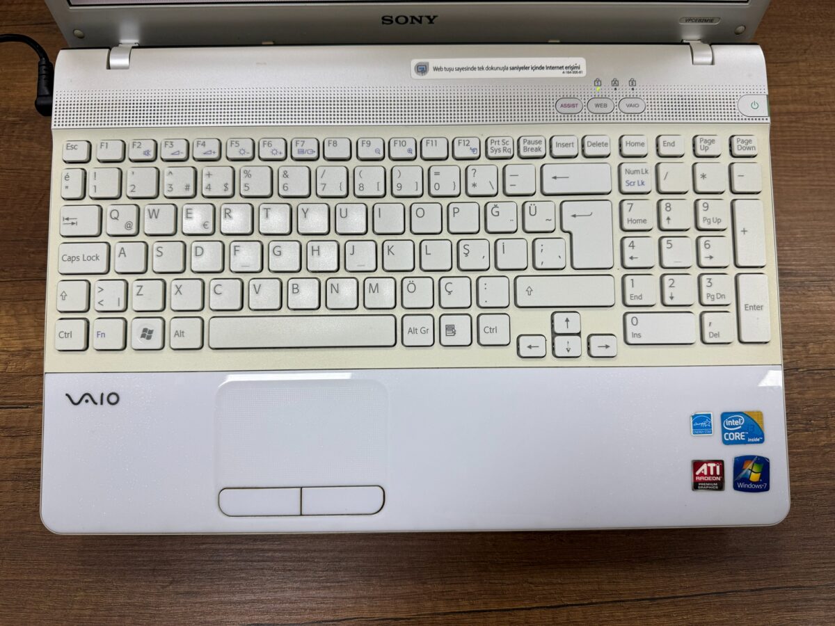 Sony VAIO VPCEB2M1E Intel Core i3-350M 4GB RAM 240GB SSD Notebook (İKİNCİ EL) - Görsel 2