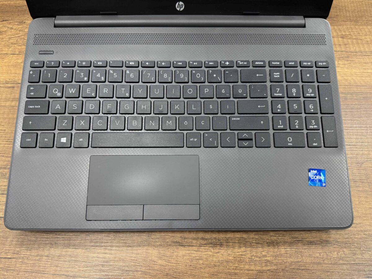 HP 250 G8 Intel Core i7-1165G7 16GB 256GB Iris Xe 15.6" FHD 34N99ES Notebook (İKİNCİ EL) - Görsel 2