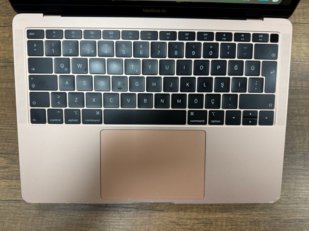 Apple MacBook Air 2018 i5 8GB RAM 128GB SSD 13" Gold Notebook (İKİNCİ EL) - Görsel 2