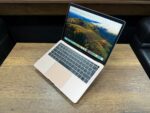 Apple MacBook Air 2018 i5 8GB RAM 128GB SSD 13" Gold Notebook (İKİNCİ EL) - Görsel 3