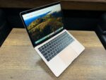 Apple MacBook Air 2018 i5 8GB RAM 128GB SSD 13" Gold Notebook (İKİNCİ EL) - Görsel 4