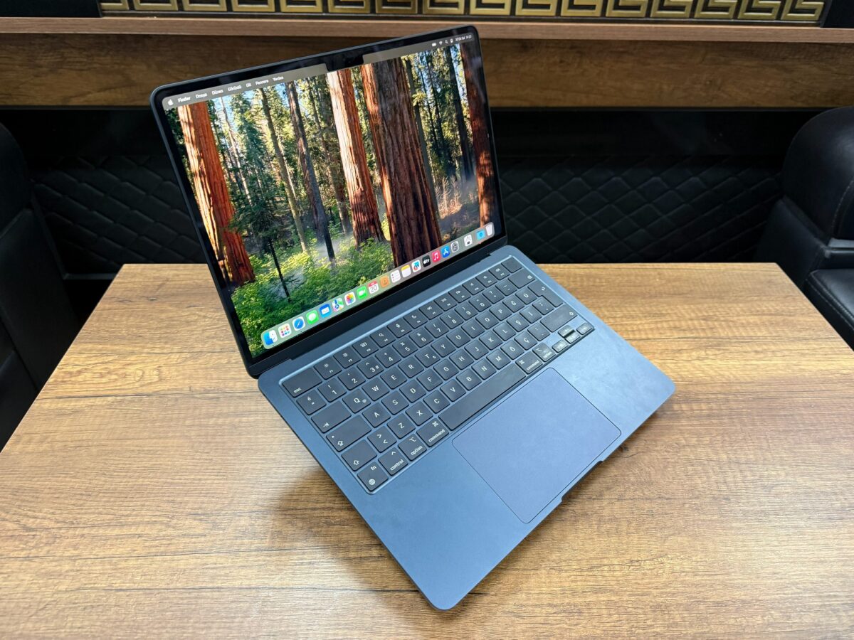 Apple MacBook Air M2 16GB RAM 256GB SSD 13.6" MC7X4TU/A Gece Yarısı Notebook (İKİNCİ EL) - Görsel 3