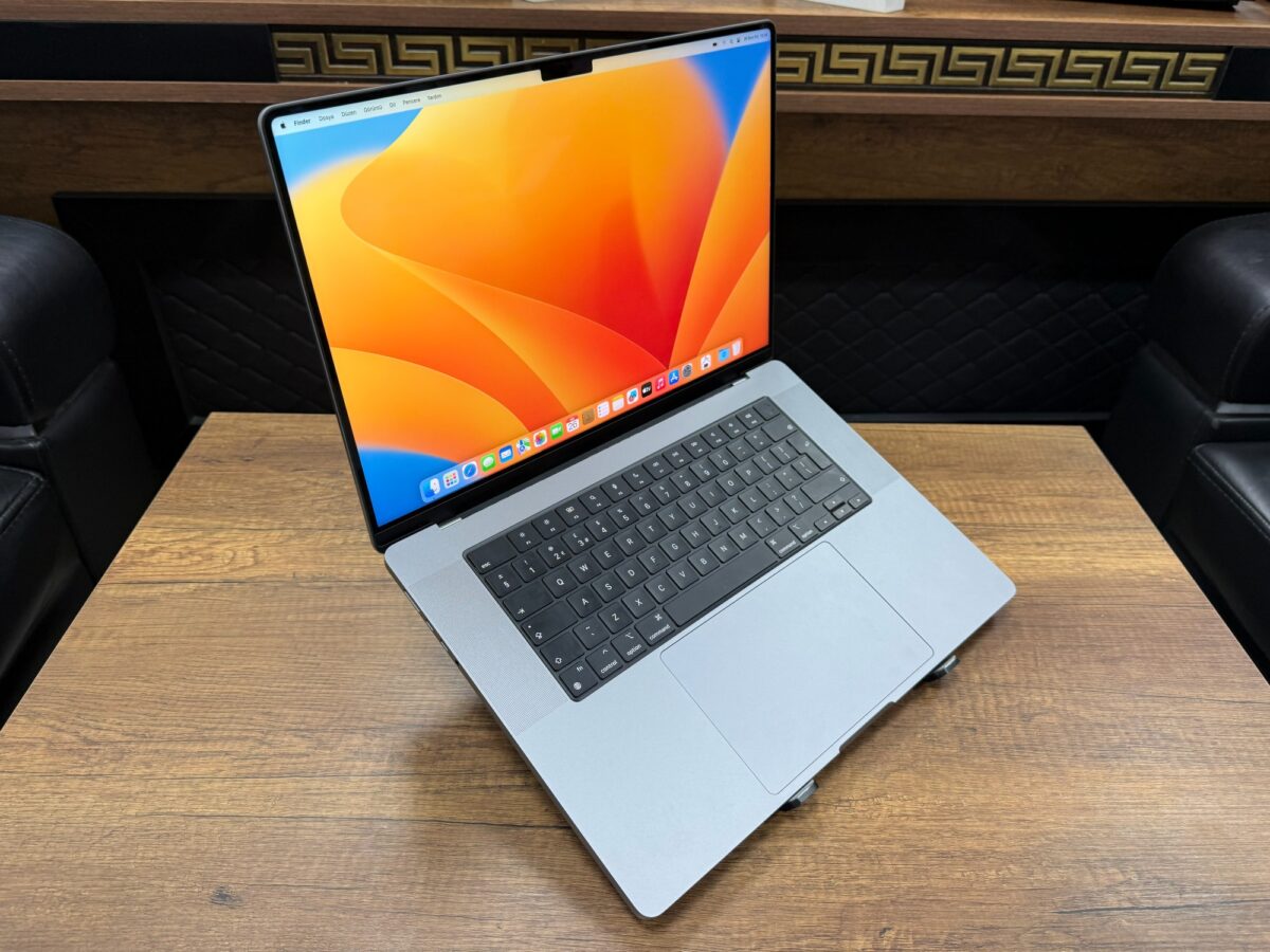 Apple MacBook M2 Pro 16GB RAM 1TB SSD 16.2” Uzay Grisi Notebook (İKİNCİ EL) - Görsel 3