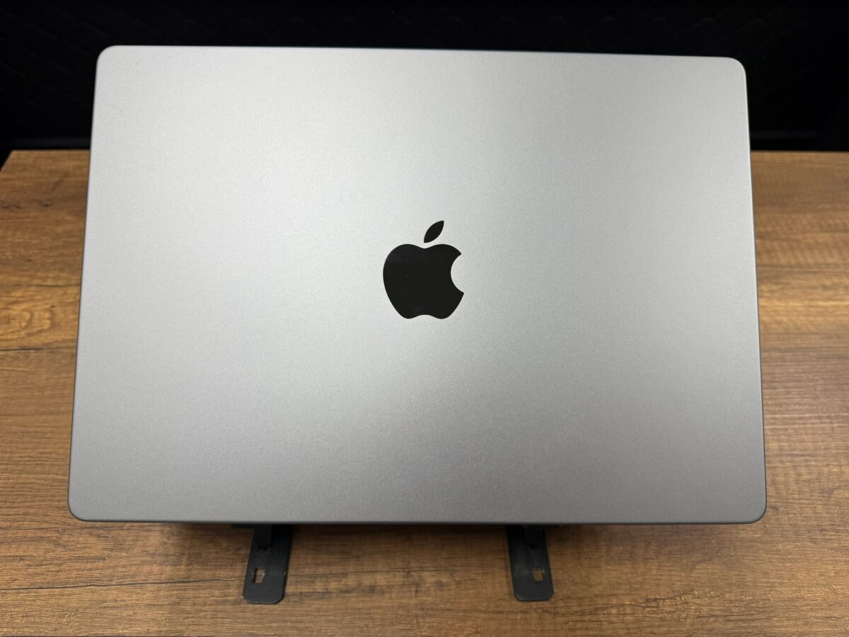 Apple Macbook Pro M3 16GB RAM 512GB SSD 14" Uzay Grisi Notebook (İKİNCİ EL) - Görsel 5