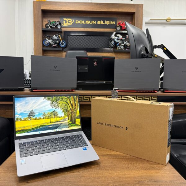 Asus ExpertBook P1 P1503CVA-VT2744W Core 7 240H 16GB RAM 512GB SSD 15.6" FHD Notebook (İKİNCİ EL)