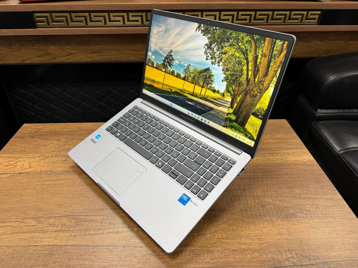 Asus ExpertBook P1 P1503CVA-VT2744W Core 7 240H 16GB RAM 512GB SSD 15.6" FHD Notebook (İKİNCİ EL) - Görsel 3