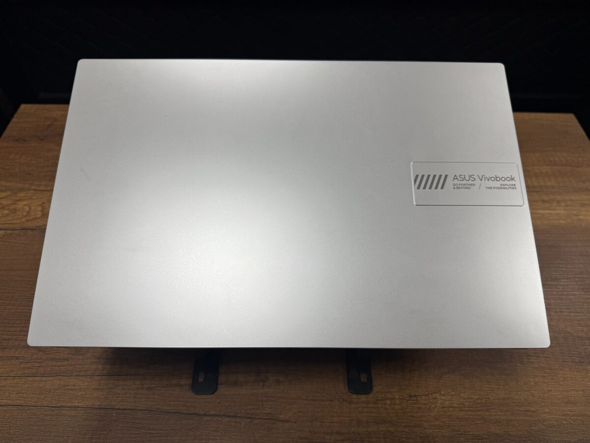Asus Vivobook Go 15 E1504FA-BQ4417W Ryzen 5 40 8GB RAM 512GB SSD Radeon 610M 15.6" FHD Notebook (İKİNCİ EL) - Görsel 4