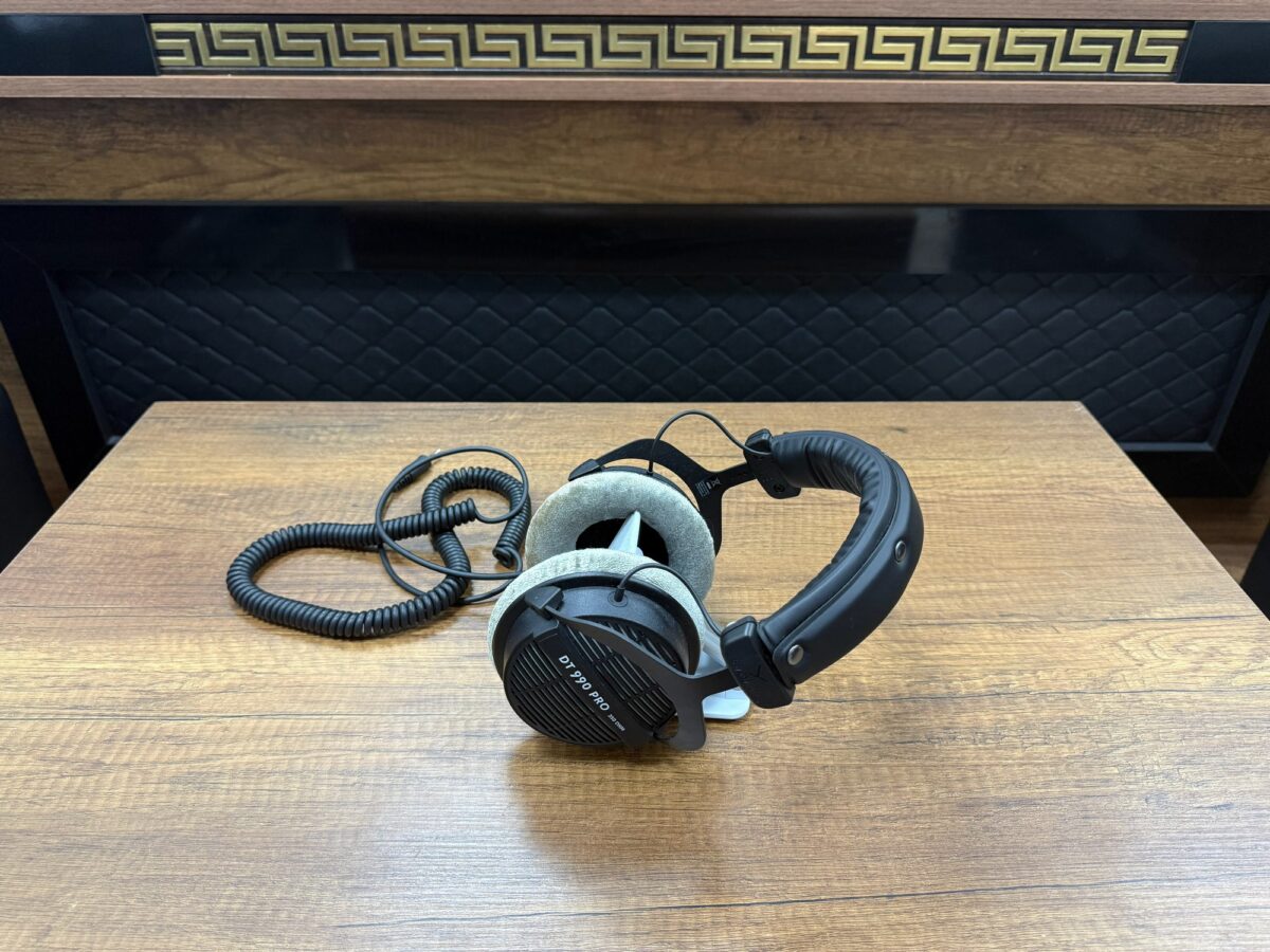 Beyerdynamic DT 990 PRO 250 OHM Siyah Renk Kulak Üstü Stüdyo Kulaklığı (İKİNCİ EL) - Görsel 3